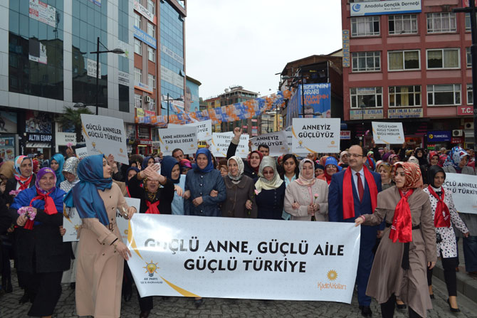 ak-partili-kadinlardan-rize’de-anneler-gunu-yuruyusu27.jpg