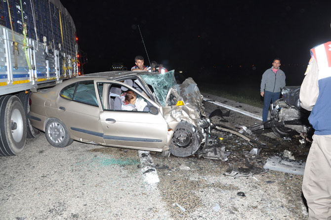 aksaray’da-trafik-kazasi-6-olu-5.jpg aksaray’da-trafik-kazasi-6-olu-5.jpg