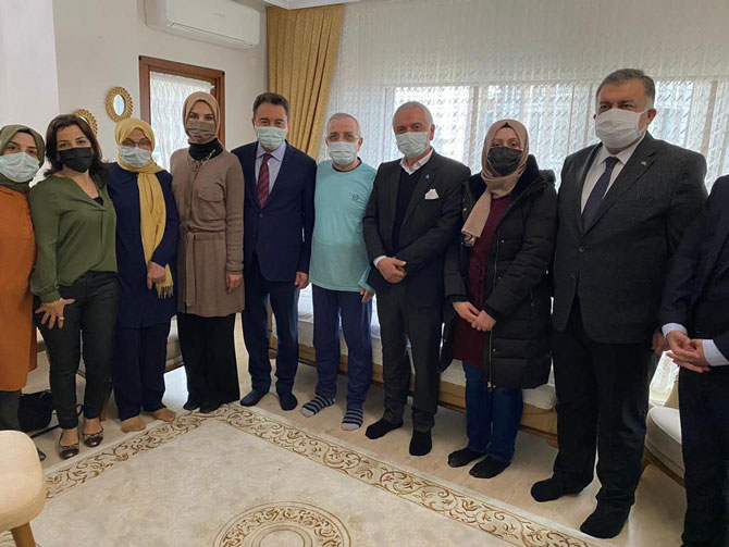 ali-babacan-ve-hasan-karal-metin-erdogani-evinde-ziyaret-etti-rize.jpg