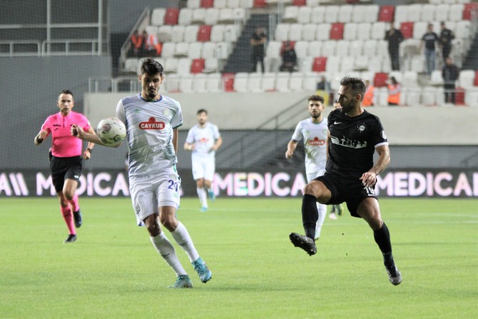 altay-ile-caykur-rizespor-alsancak-mustafa-denizli-stadinda-karsilasti-19.jpg