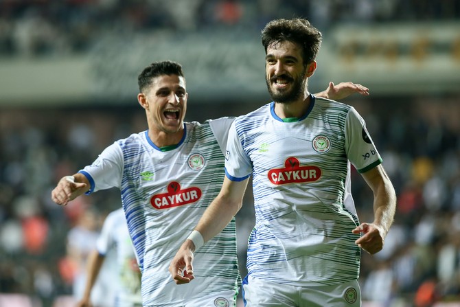 altay-ile-caykur-rizespor-alsancak-mustafa-denizli-stadinda-karsilasti-2.jpg