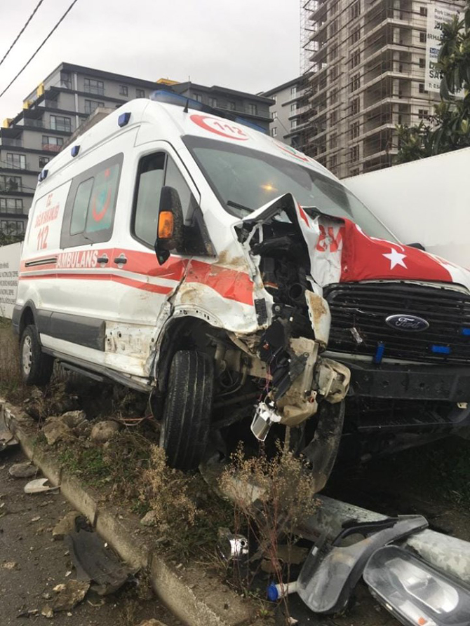 ambulans-kaza-pazar-rize.jpg