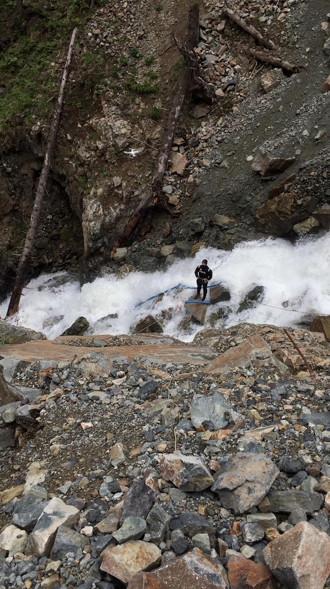 anadolu-ajansi-bayburt-muhabiri-abdulkadir-nisancinin-cesedi-13.-gununde-trabzonun-caykara-ilcesi-derebasi-hes-goleti-bolgesinde-bulundu--(2).jpg