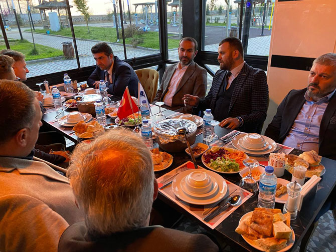 anadolu-aslanlari-is-adamlari-dernegi-rize-subesi-iftar-yemeginde-bir-araya-geldi-11.jpg