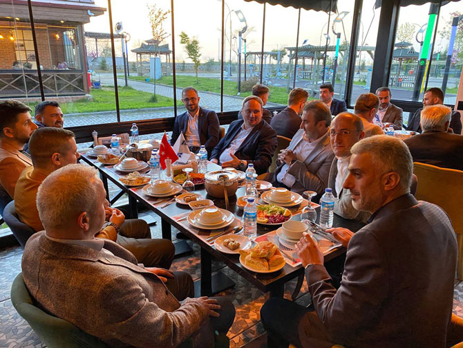 anadolu-aslanlari-is-adamlari-dernegi-rize-subesi-iftar-yemeginde-bir-araya-geldi-13.jpg