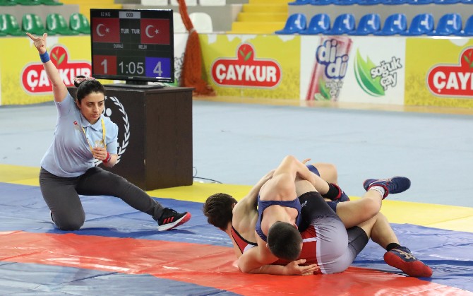anadolu-yildizlar-ligi-2019-2020-serbest-ve-grekoromen-gures-turkiye-finali,-rizede-basladi-(4).jpg