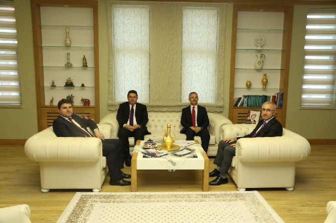 ankara-haci-bayram-veli-universitesi-ogretim-uyesi-prof.-dr.-ruhi-ersoy,-recep-tayyip-erdogan-universitesinde-(2).jpg