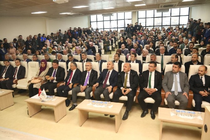 ankara-haci-bayram-veli-universitesi-ogretim-uyesi-prof.-dr.-ruhi-ersoy,-recep-tayyip-erdogan-universitesinde-(7).jpg