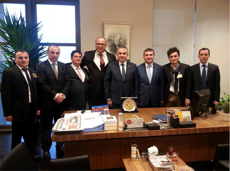 ankara-rize-merkez-derneginden-cumhurbaskanligi-kulliyatinda-ahmet-mindere-ziyaret1.jpg ankara-rize-merkez-derneginden-cumhurbaskanligi-kulliyatinda-ahmet-mindere-ziyaret1.jpg