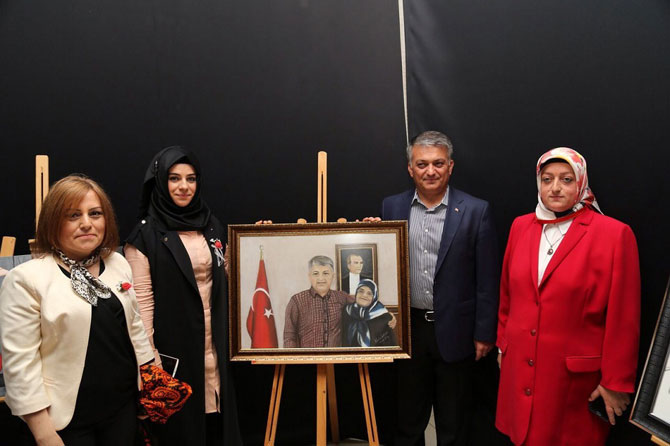 anneler-gununde-vali-ersin-yazici’ya-anne-surprizi-!-1.jpg anneler-gununde-vali-ersin-yazici’ya-anne-surprizi-!-1.jpg