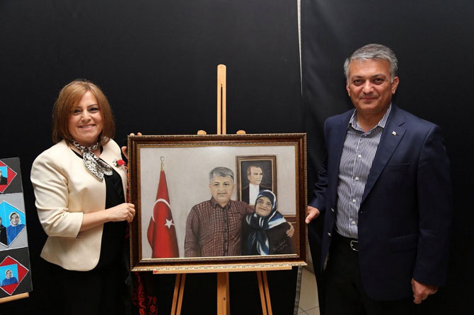 anneler-gununde-vali-ersin-yazici’ya-anne-surprizi-!.jpg anneler-gununde-vali-ersin-yazici’ya-anne-surprizi-!.jpg