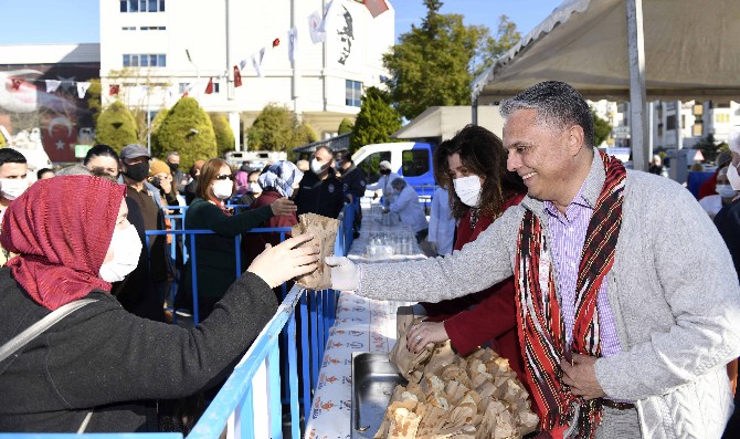 antalyada-muratpasa-belediyesinin-duzenledigi-yoresel-lezzet-gunleri-komsu-bulusmalarinda-karadenizliler-bir-araya-geldi-1.jpg