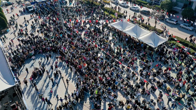 antalyada-muratpasa-belediyesinin-duzenledigi-yoresel-lezzet-gunleri-komsu-bulusmalarinda-karadenizliler-bir-araya-geldi-4.jpg