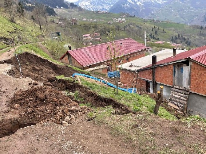 araklida-8-ev-heyelan-tehlikesi-nedeniyle-bosaltildi-3.jpg