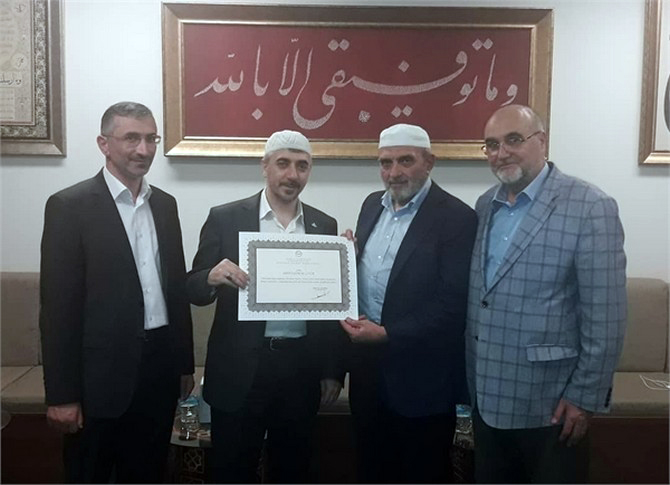aralarinda-guneysu-ilce-muftusu-abdulkerim-celikin-de-bulundugu-dunya-birincilerine-40-yilin-ardindan-sertifikalari-verildi-(3).jpg