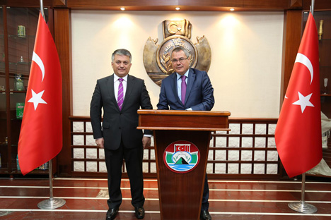 ardahan-valisi-ahmet-deniz,-rize-valisi-ersin-yazici’yi-makaminda-ziyaret-etti-2.jpg