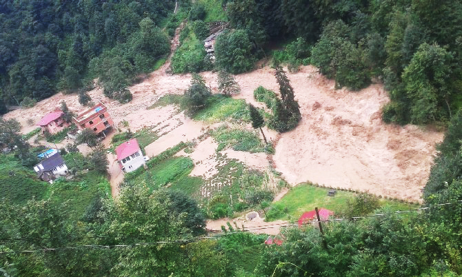 ardesen’in-yukaridurak-koyu-selden-buyuk-zarar-gordu-(1).jpg