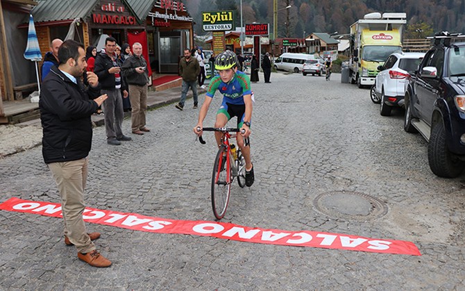 ardesen-camlihemsin-(ayder)-bisiklet-yol-tirmanis-yarisi-(3).jpg