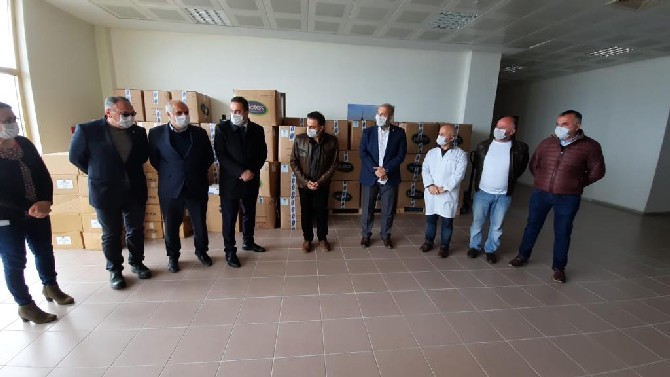 ardesen-egitim-kultur-ve-dayanisma-vakfindan-100-bin-liralik-tibbi-malzeme-destegi-(1).jpg