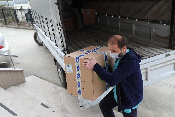 ardesen-egitim-kultur-ve-dayanisma-vakfindan-100-bin-liralik-tibbi-malzeme-destegi-(10).jpg