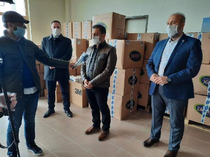 ardesen-egitim-kultur-ve-dayanisma-vakfindan-100-bin-liralik-tibbi-malzeme-destegi-(14).jpg