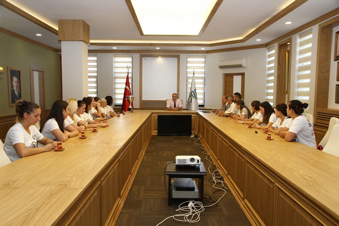 ardesen-gskdan-rteu-rektoru-huseyin-karamana-ziyaret-(1)-001.jpg