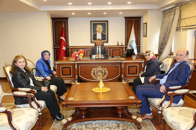 ardesen-kent-konseyi-baskan-ve-uyeleri,-vali-ersin-yaziciyi-makaminda-ziyaret-etti-53.jpg