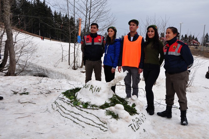 artvin’de-5.-geleneksel-kar-senligi-renkli-goruntulere-sahne-oldu-(2).jpg
