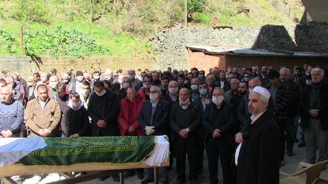 artvin’de-asansore-sikisan-kadin-hayatini-kaybetti-(5).jpg