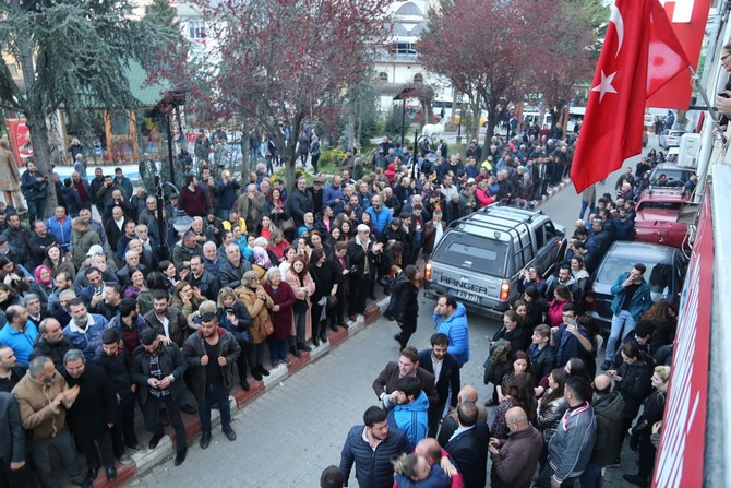 artvin’de-chp-zaferini-kutluyor-(4).jpg