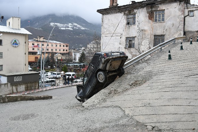 artvin’de-freni-patlayan-arac-kaza-yapti-(3).jpg