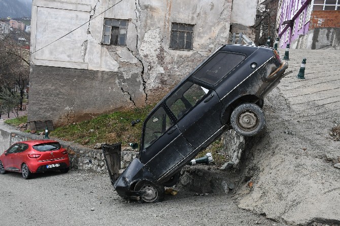 artvin’de-freni-patlayan-arac-kaza-yapti-(4).jpg