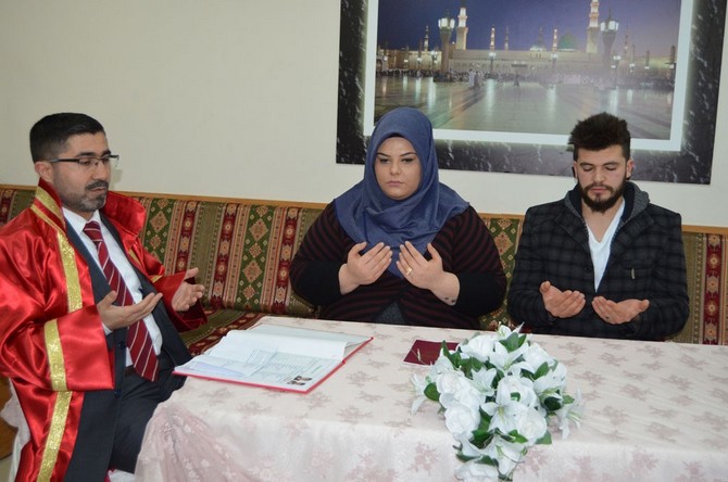 artvin’de-ilk-kez-bir-muftu-resmi-nikah-kiydi-(4).jpg