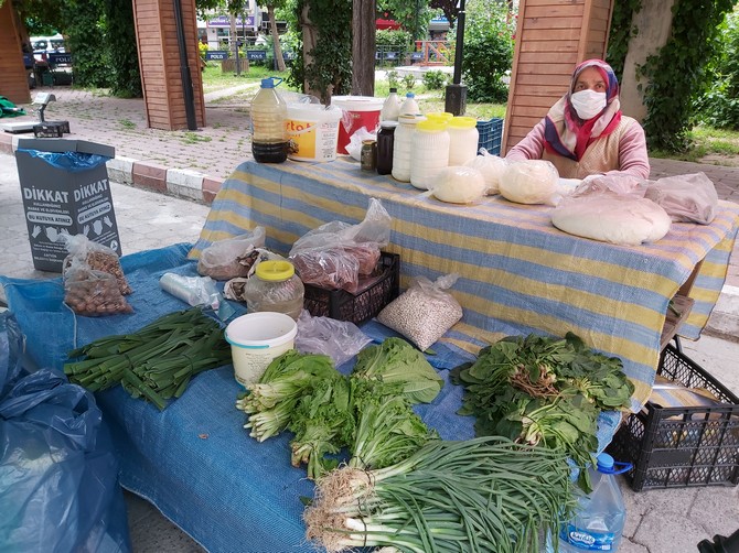 artvin’de-koronavirus-nedeniyle-kapatilan-halk-pazari-yeniden-acildi-(1).jpg