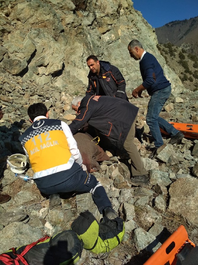 artvin’de-kucukbas-hayvanlarini-otlatirken-kayaliklardan-dusen-64-yasindaki-coban-resul-coruh-hayatini-kaybetti-(1).jpg