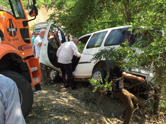 artvin’de-trafik-kazasi-1-olu,-6-yarali-(4).jpg