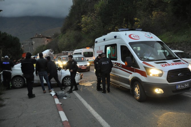 artvin’de-trafik-kazasi-2-yarali-(3).jpg