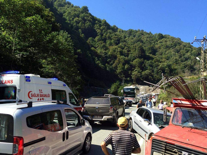 artvin’de-trafik-kazasi-4-yarali-2.jpg