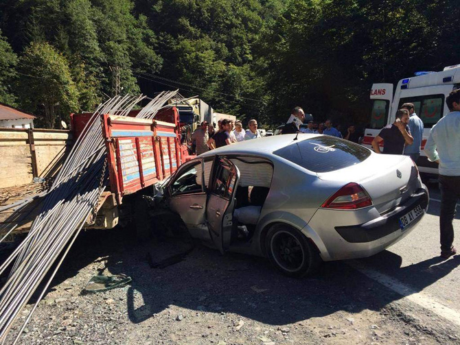 artvin’de-trafik-kazasi-4-yarali-3.jpg