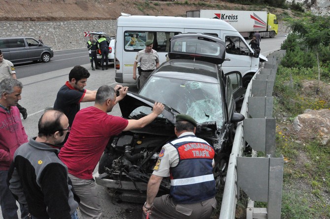artvin’de-trafik-kazasi-9-yarali-(2).jpg