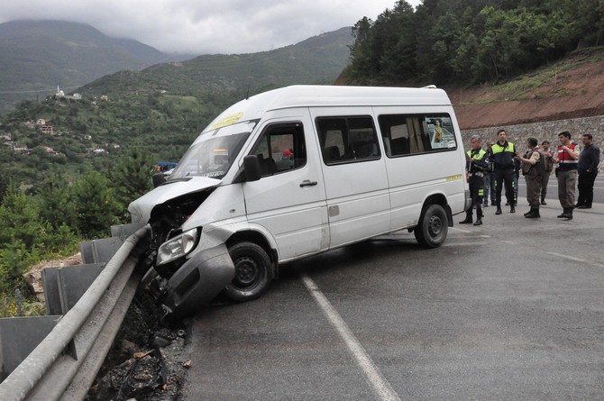 artvin’de-trafik-kazasi-9-yarali-(3).jpg