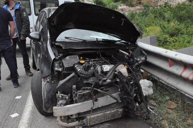 artvin’de-trafik-kazasi-9-yarali-(4).jpg