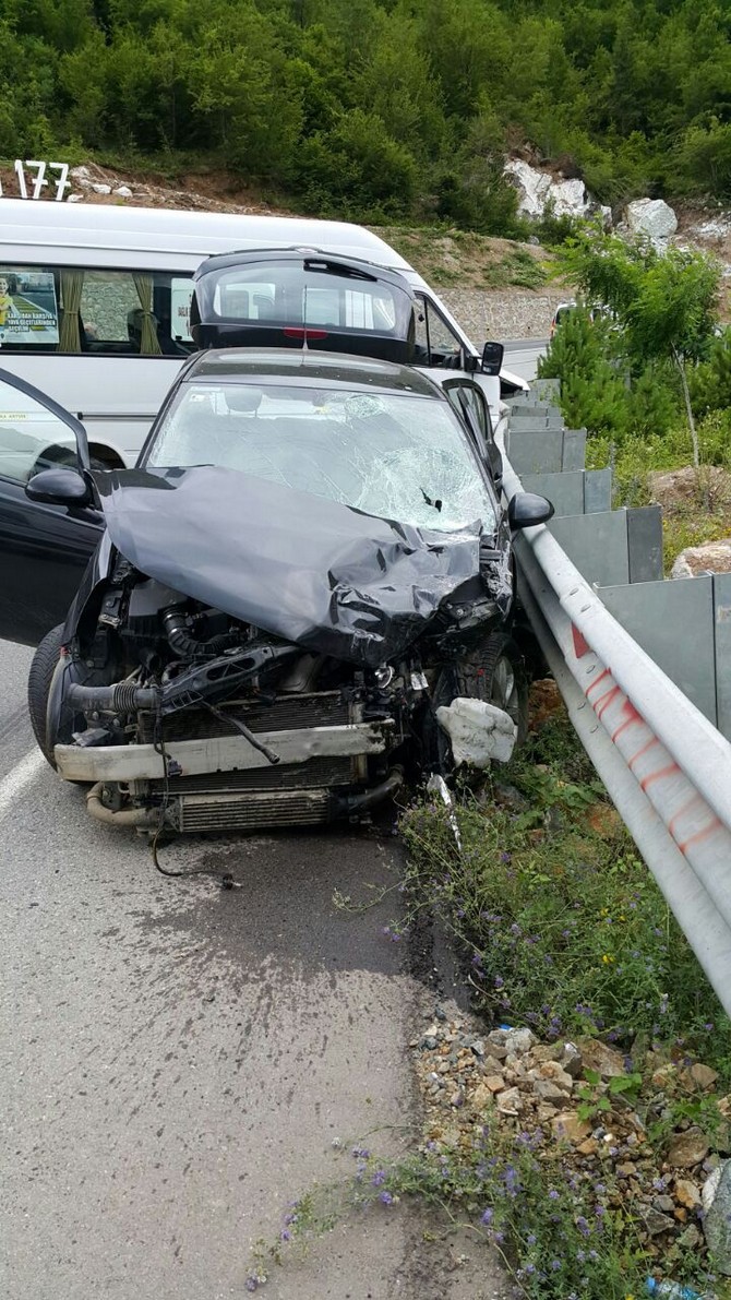 artvin’de-trafik-kazasi-9-yarali-(6).jpg