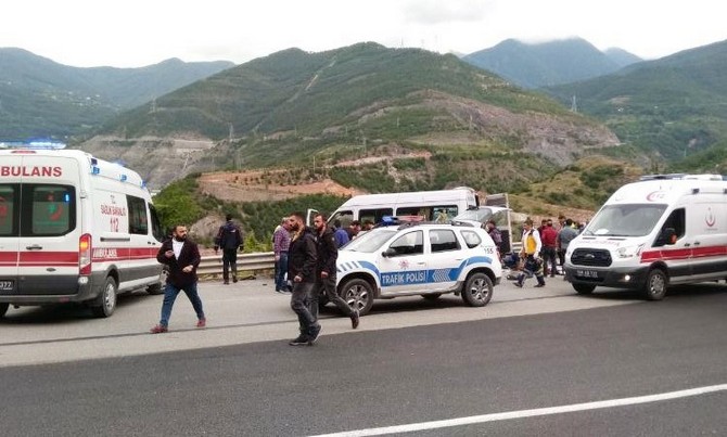 artvin’de-trafik-kazasi-9-yarali-(8).jpg