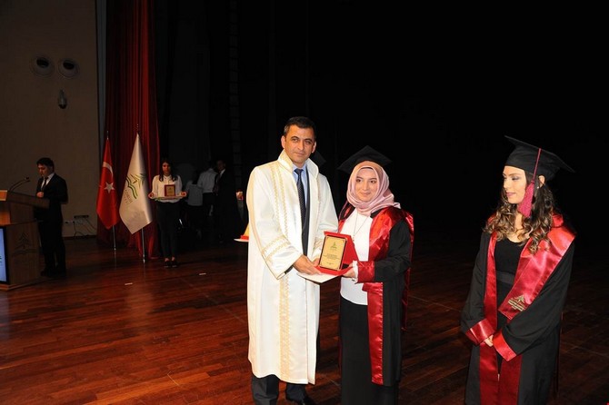 artvin-coruh-universitesinde-mezuniyet-coskusu-(7).jpg