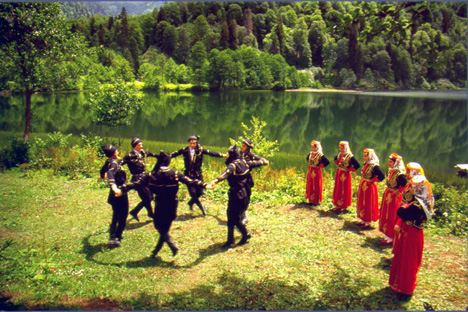 artvin-gunleri’nde-geleneksel-koy-dugunu-yapilacak4.jpg artvin-gunleri’nde-geleneksel-koy-dugunu-yapilacak4.jpg