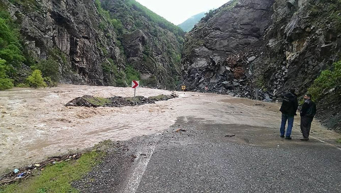 artvin-savsat-karayolu-asiri-yagislar-nedeniyle-kapandi2.jpg