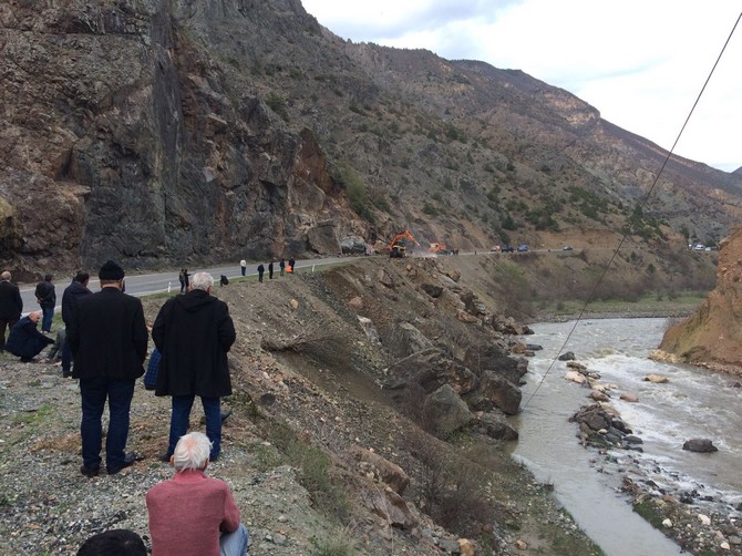 artvin-savsat-karayolu-ulasima-kapandi-(1).jpg