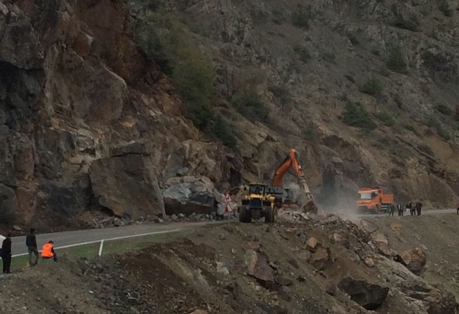 artvin-savsat-karayolu-ulasima-kapandi-(3).jpg