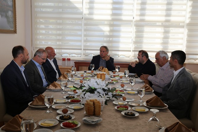artvin-valisi-omer-doganay-baskanliginda-dsi-toplanti-salonunda-duzenlenen-kamu-yatirimlari-degerlendirme-ve-istisare-toplantisi-(1).jpg